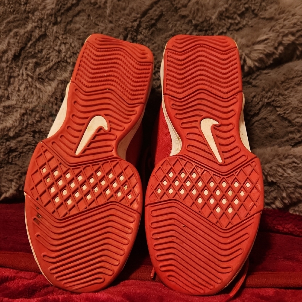 Nike Red Sports Shoes - Picture 7 of 8